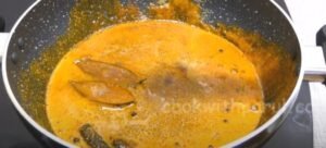 adding spices in pan to make gravy without onion and garlic
