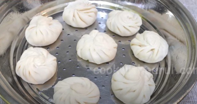 many non cooked momos ina plate