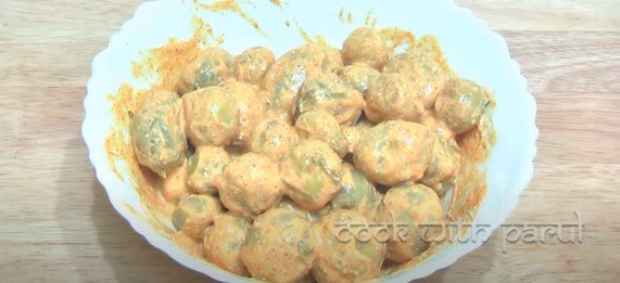 marinating potato in a bowl for dum aloo recipe 