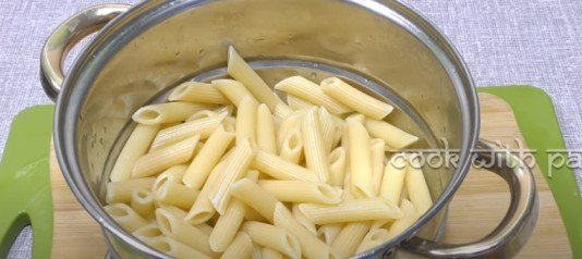 cooked pasta in a pan 