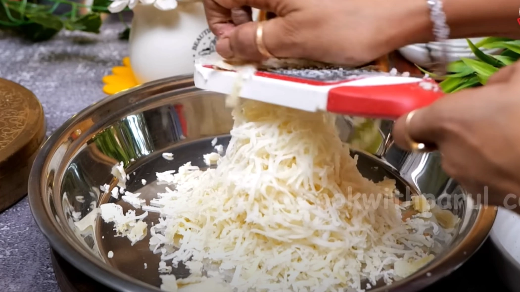 Reshmi Aloo Ka Paratha Recipe
